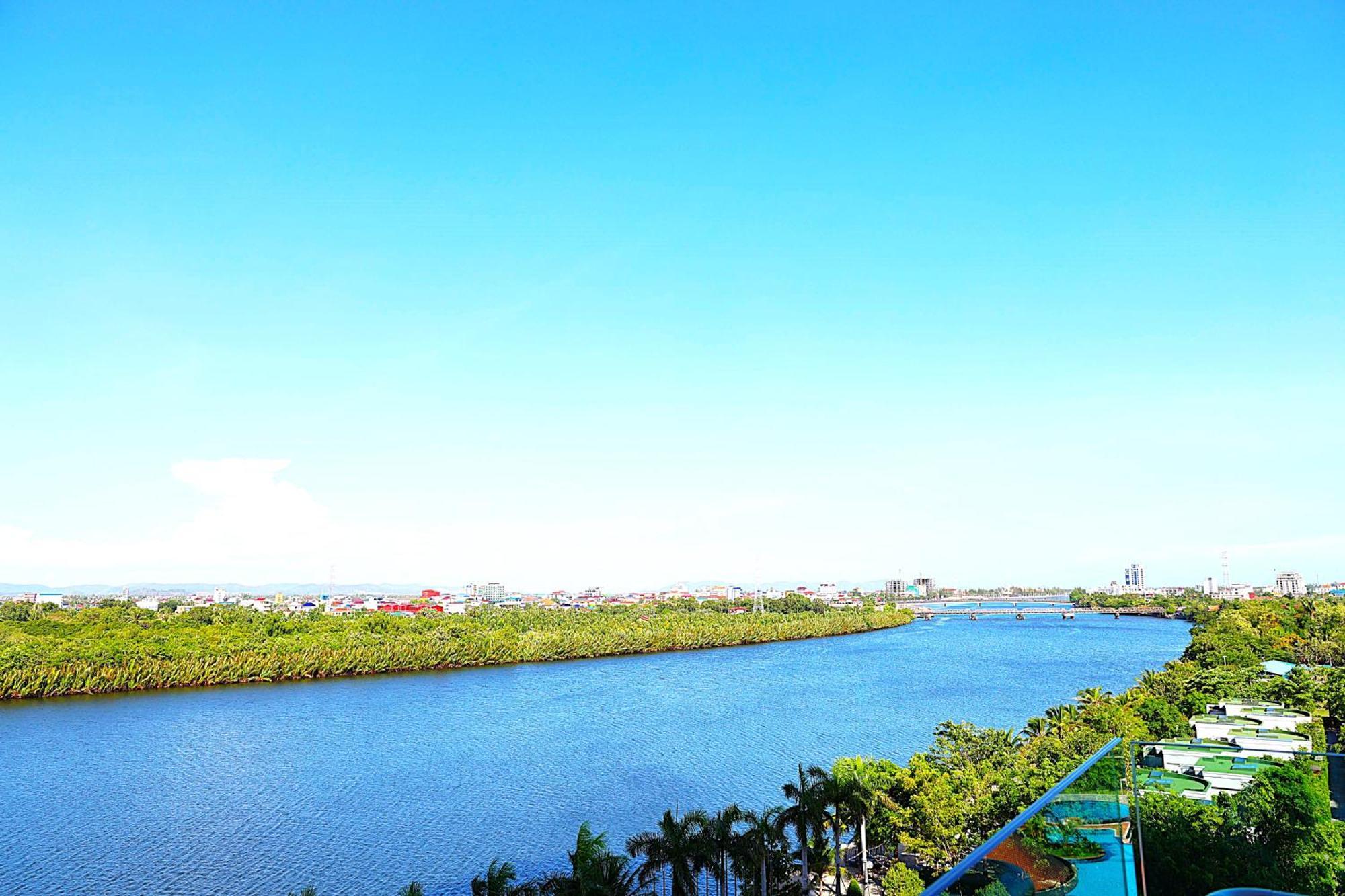 Castle Bayview Resort & Spa Kampot Kültér fotó