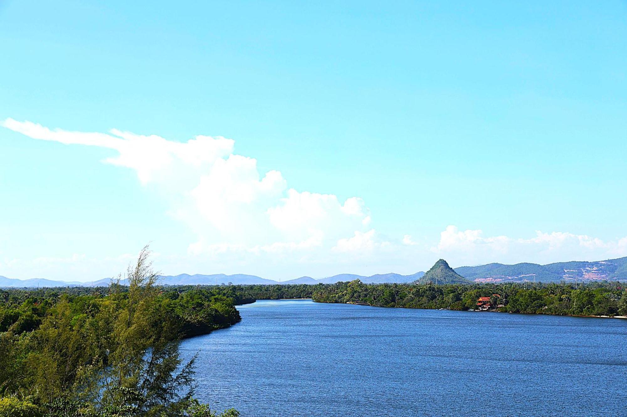 Castle Bayview Resort & Spa Kampot Kültér fotó
