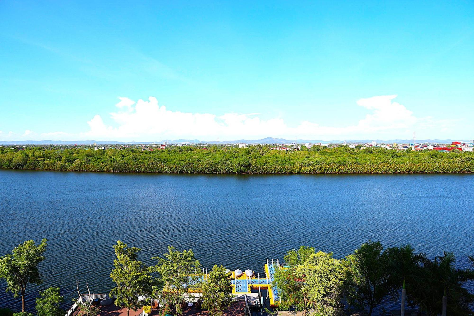 Castle Bayview Resort & Spa Kampot Kültér fotó