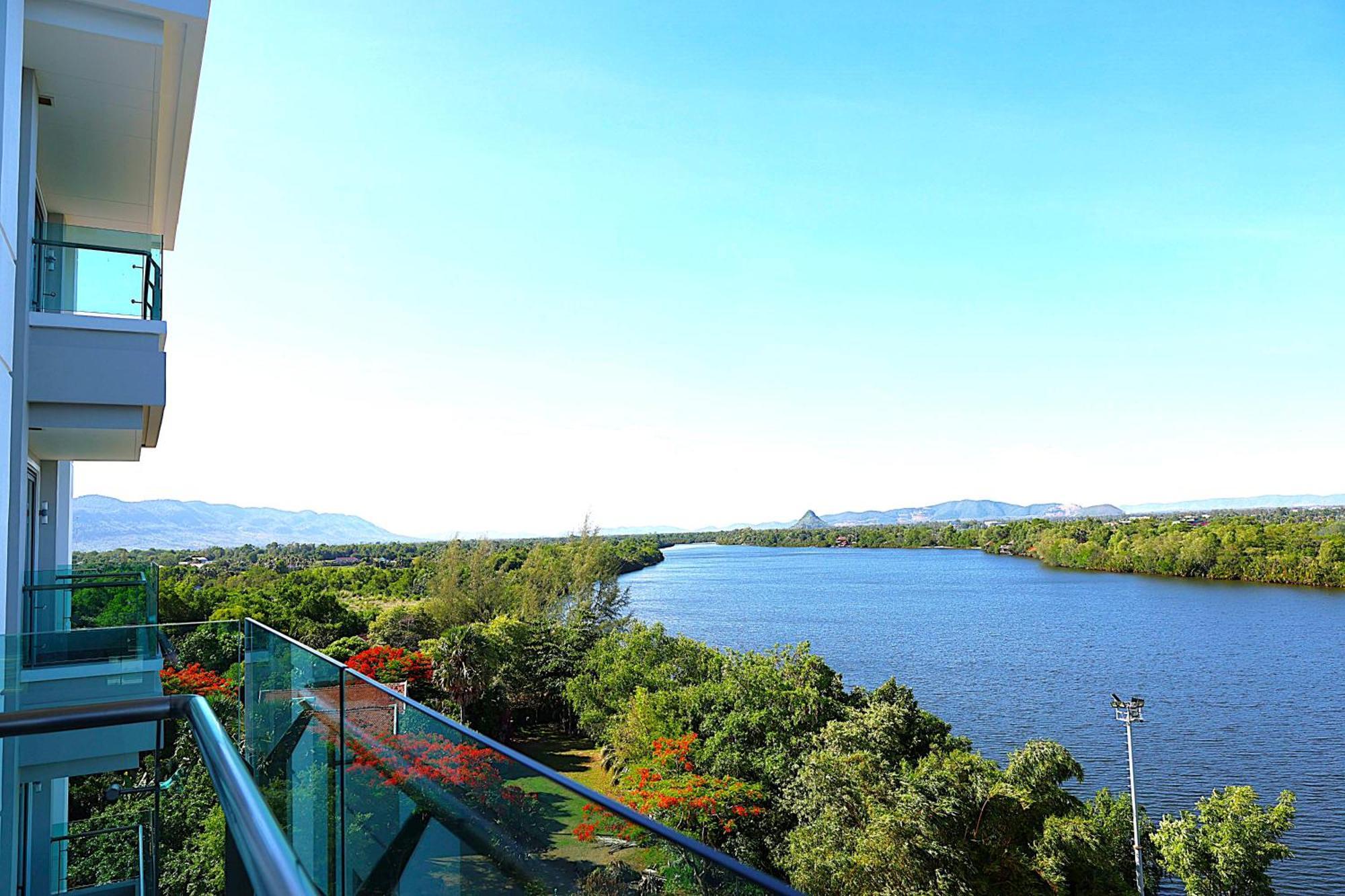 Castle Bayview Resort & Spa Kampot Kültér fotó