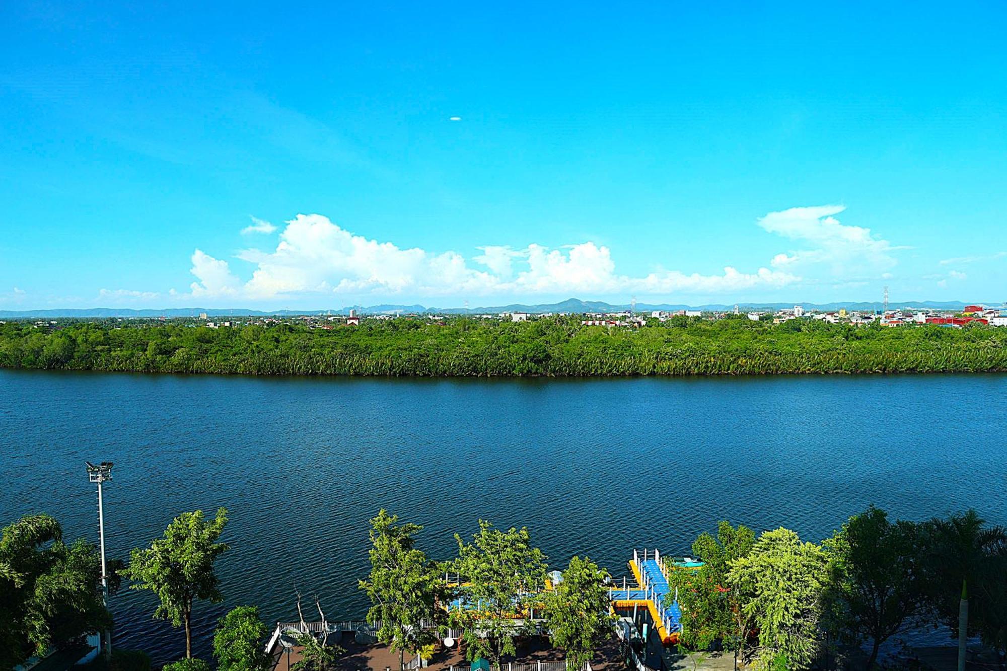 Castle Bayview Resort & Spa Kampot Kültér fotó